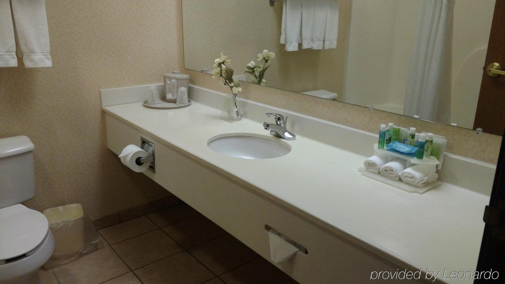 Holiday Inn Express Mount Pleasant- Scottdale By Ihg Экстерьер фото