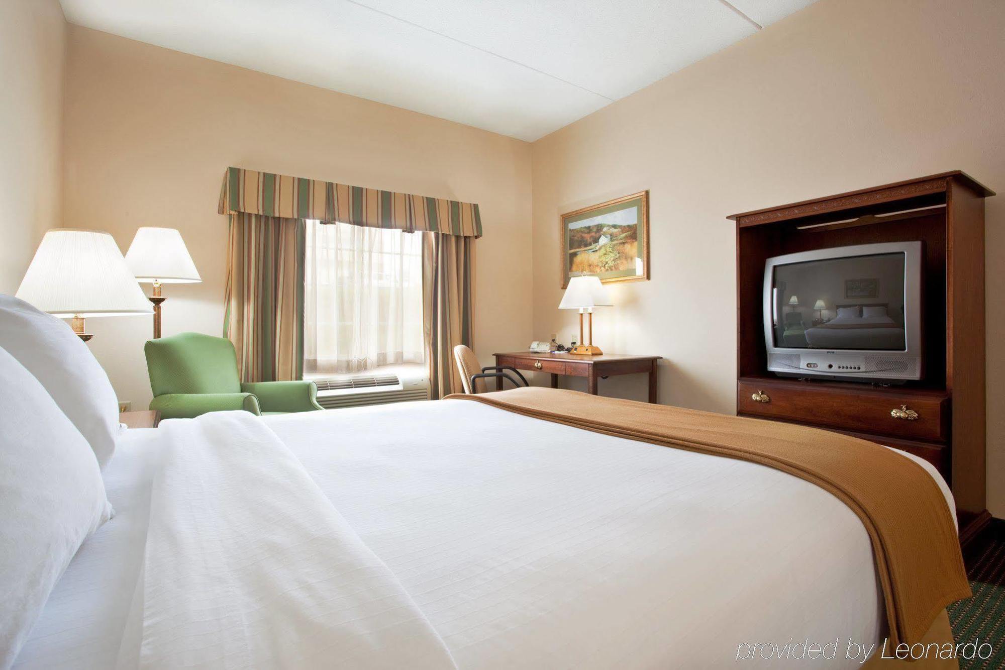 Holiday Inn Express Mount Pleasant- Scottdale By Ihg Экстерьер фото