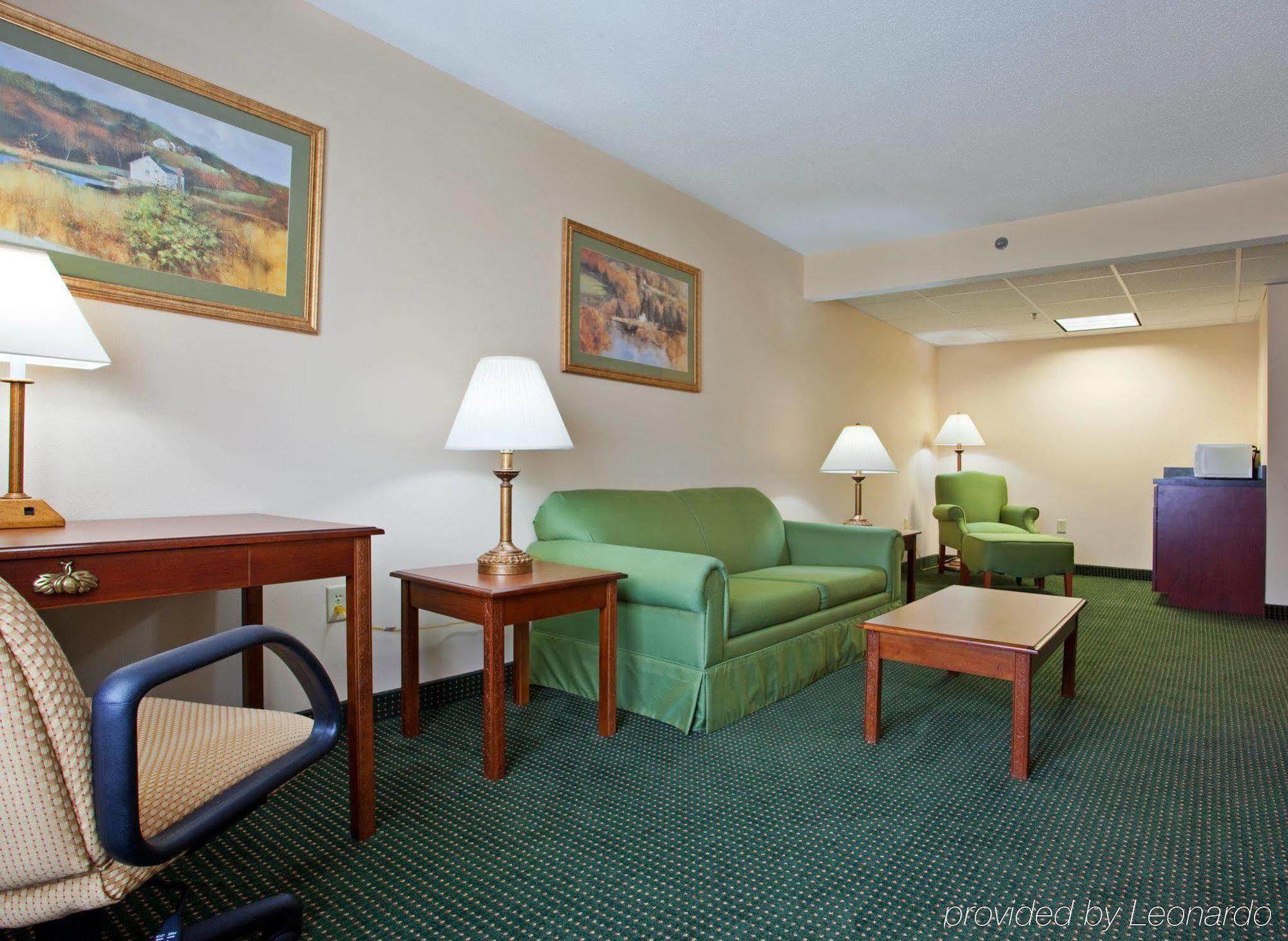 Holiday Inn Express Mount Pleasant- Scottdale By Ihg Экстерьер фото
